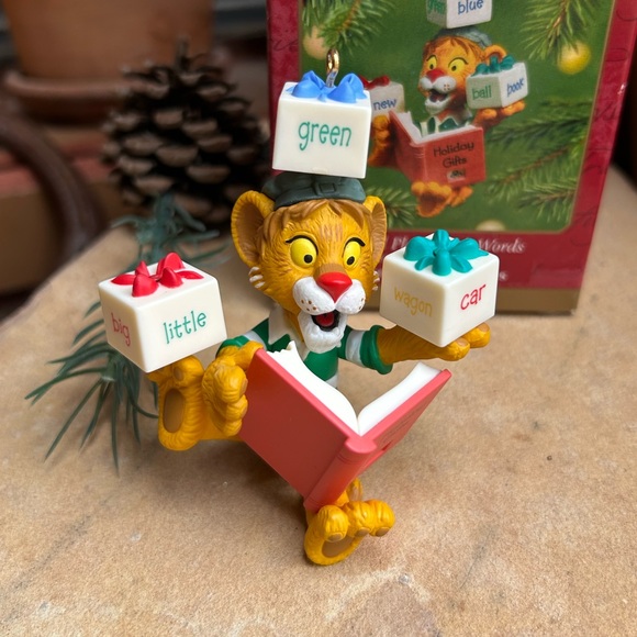 Hallmark Lionel Plays With Words Keepsake Ornament New in Box - Picture 1 of 11